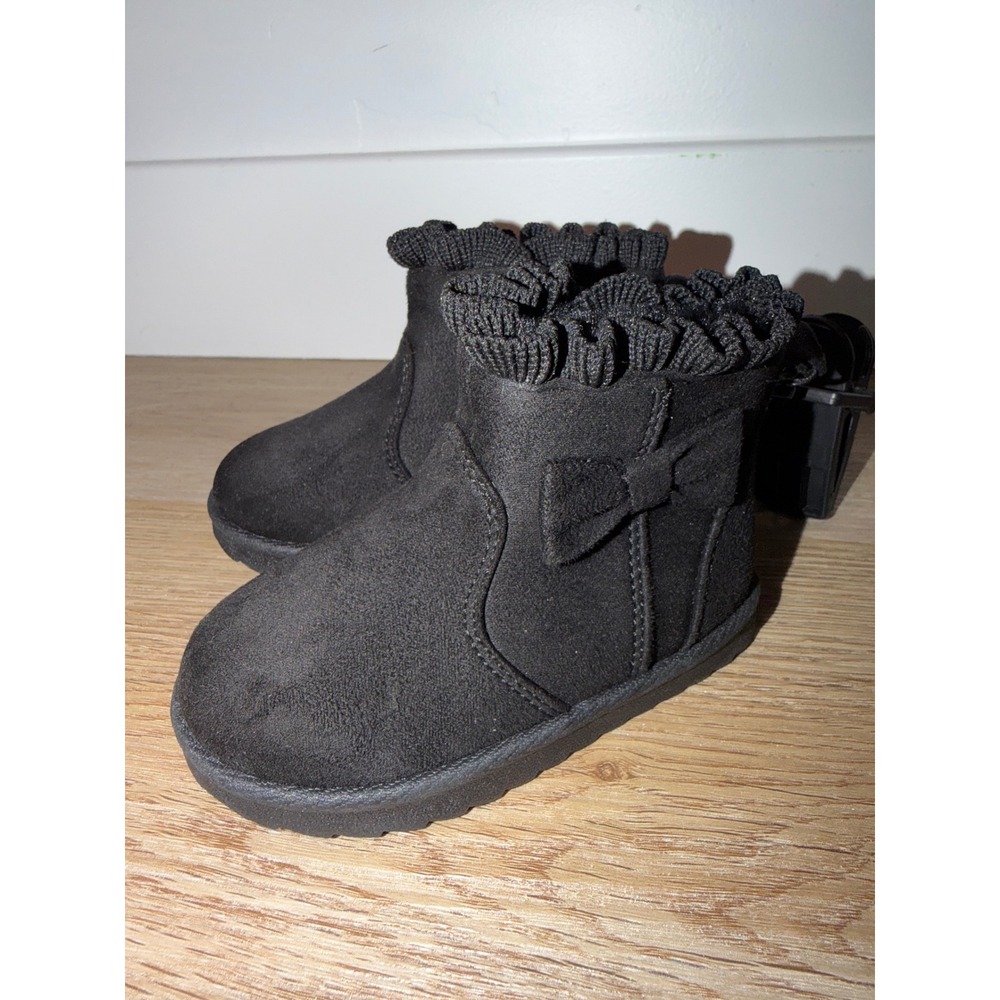 Baby girl faux fur boots size 3